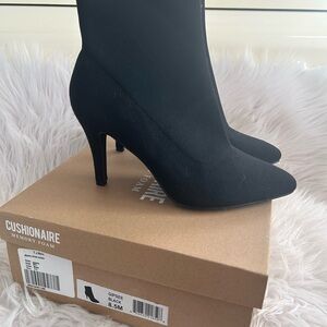 Cushionaire Women's Chic Black Heeled Boots